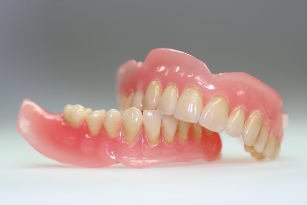 Eine Zahnprothese für Oberkiefer und Unterkiefer Bildquelle: © GZFA. 
